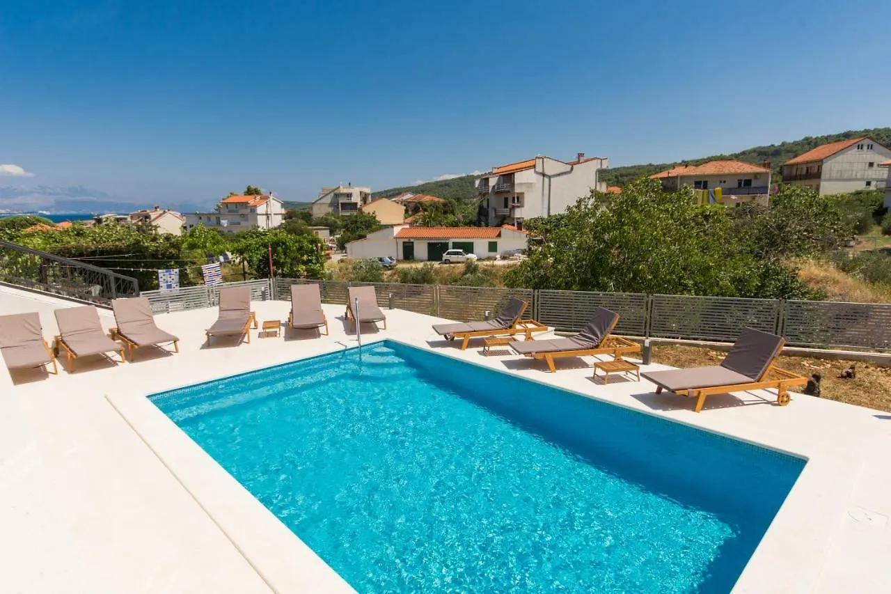 Pensjonat Luxury Villa Magico Slatine