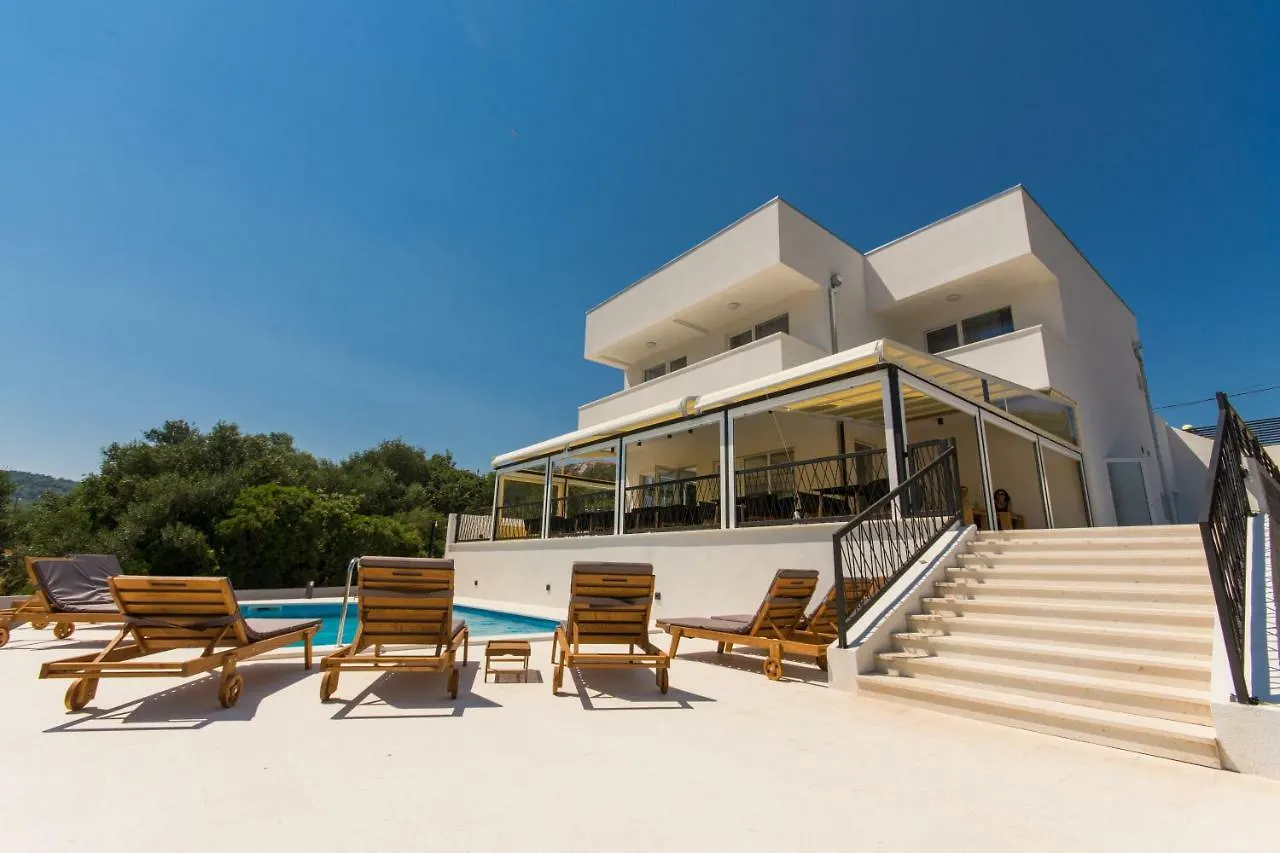 Luxury Villa Magico Slatine